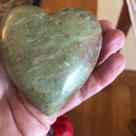 Soapstone heart shaped paperweight - Picture 2 of 12